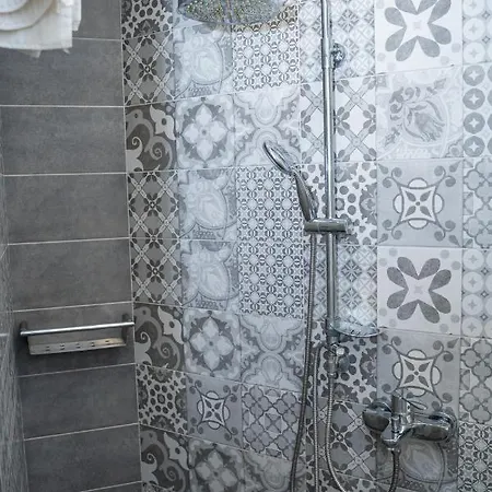 Floor Ano Poli Θεσσαλονίκη