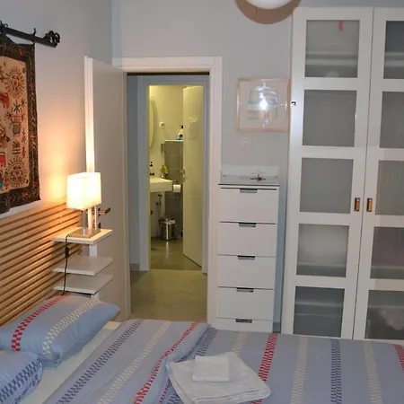 Floor Ano Poli